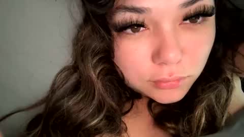 Snapshot of prettylatinamomma01 chatting on 12/03/25, 02:37 prettylatinamomma01 online show from 12/03/25, 02:37