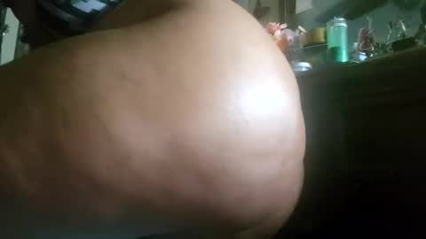 Snapshot of prettylips3 chatting on 02/06/25, 01:54 Mona Red online show from 02/06/25, 01:54