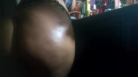 Snapshot of prettylips3 chatting on 03/05/25, 11:38 Mona Red online show from 03/05/25, 11:38