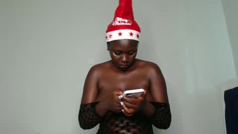 Snapshot of prettyliz1999 chatting on 12/23/24, 08:11 Lizzy online show from 12/23/24, 08:11