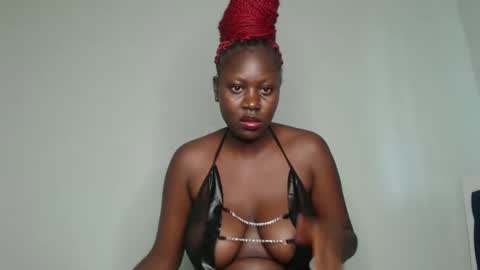 Snapshot of prettyliz1999 chatting on 01/08/25, 12:05 Lizzy online show from 01/08/25, 12:05