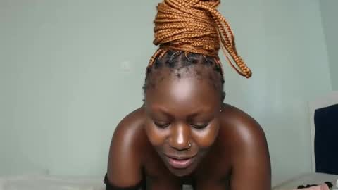 Snapshot of prettyliz1999 chatting on 01/21/25, 08:08 Lizzy online show from 01/21/25, 08:08