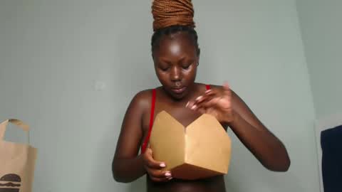 Snapshot of prettyliz1999 chatting on 02/15/25, 08:33 Lizzy online show from 02/15/25, 08:33