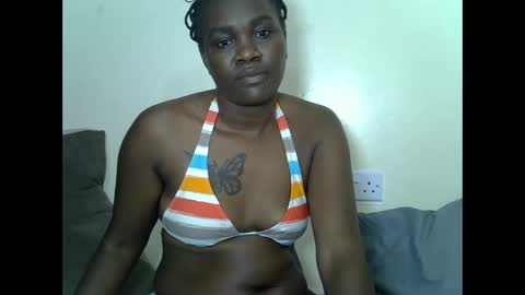 Snapshot of prettyliz30 chatting on 09/08/25, 05:45 LILIAN online show from 09/08/25, 05:45