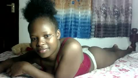 Snapshot of prettymelly_ chatting on 02/08/25, 01:22 Melly online show from 02/08/25, 01:22