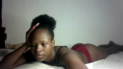 Snapshot of prettymelly_ chatting on 02/09/25, 01:11 Melly online show from 02/09/25, 01:11
