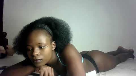 Snapshot of prettymelly_ chatting on 02/12/25, 06:19 Melly online show from 02/12/25, 06:19