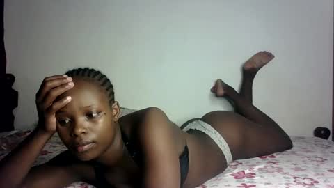 Snapshot of prettymelly_ chatting on 02/16/25, 01:14 Melly online show from 02/16/25, 01:14