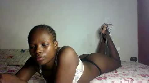 Snapshot of prettymelly_ chatting on 02/19/25, 02:01 Melly online show from 02/19/25, 02:01