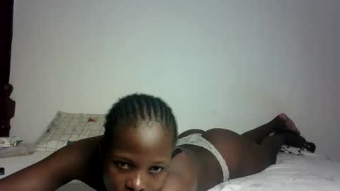 Snapshot of prettymelly_ chatting on 02/25/25, 06:14 Melly online show from 02/25/25, 06:14