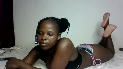 Snapshot of prettymelly_ chatting on 03/08/25, 02:08 Melly online show from 03/08/25, 02:08