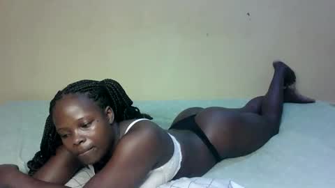 Snapshot of prettymelly_ chatting on 09/10/25, 01:38 Melly online show from 09/10/25, 01:38