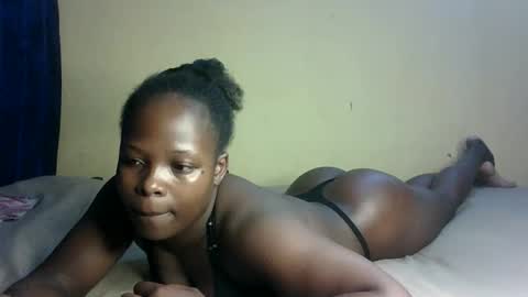 Snapshot of prettymelly_ chatting on 09/28/25, 01:22 Melly online show from 09/28/25, 01:22