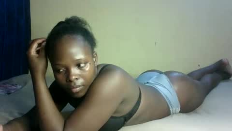 Snapshot of prettymelly_ chatting on 09/28/25, 06:13 Melly online show from 09/28/25, 06:13