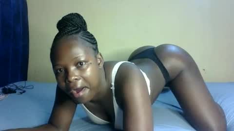 Snapshot of prettymelly_ chatting on 10/07/25, 12:19 Melly online show from 10/07/25, 12:19