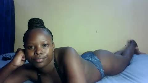 Snapshot of prettymelly_ chatting on 10/07/25, 12:24 Melly online show from 10/07/25, 12:24