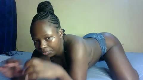 Snapshot of prettymelly_ chatting on 10/08/25, 12:41 Melly online show from 10/08/25, 12:41
