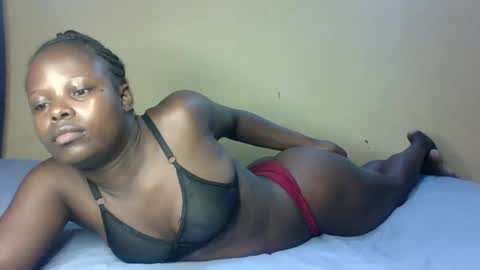 Snapshot of prettymelly_ chatting on 10/17/25, 11:24 Melly online show from 10/17/25, 11:24