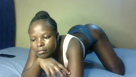 Snapshot of prettymelly_ chatting on 10/19/25, 06:08 Melly online show from 10/19/25, 06:08