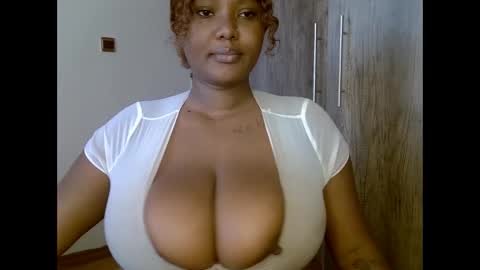 Snapshot of prettypearl_ chatting on 01/16/25, 06:56 pearl online show from 01/16/25, 06:56