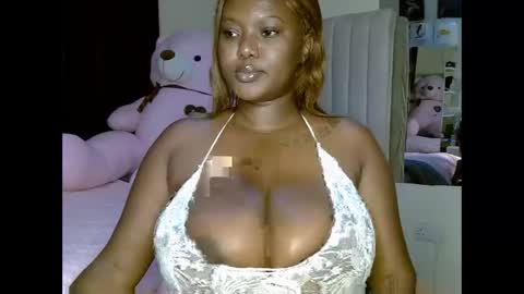 Snapshot of prettypearl_ chatting on 02/23/25, 03:51 pearl online show from 02/23/25, 03:51