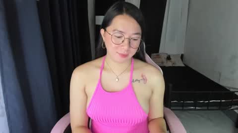 Snapshot of prettypetiteashley chatting on 12/17/24, 10:01 ashley online show from 12/17/24, 10:01