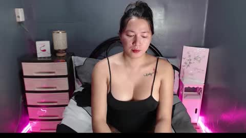 Snapshot of prettypetiteashley chatting on 09/17/25, 07:43 ashley online show from 09/17/25, 07:43