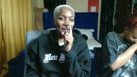 Snapshot of prettyquee chatting on 07/15/26, 04:23 sasha online show from 07/15/26, 04:23