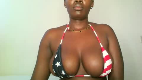 Snapshot of prettyvishy chatting on 02/14/25, 07:07 prettyvishy online show from 02/14/25, 07:07