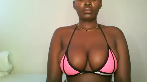 Snapshot of prettyvishy chatting on 02/15/25, 07:38 prettyvishy online show from 02/15/25, 07:38