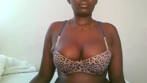 Snapshot of prettyvishy chatting on 02/18/25, 11:33 prettyvishy online show from 02/18/25, 11:33