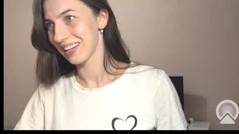 Snapshot of prettyyy_angel chatting on 09/19/25, 04:40 prettyyy_angel online show from 09/19/25, 04:40