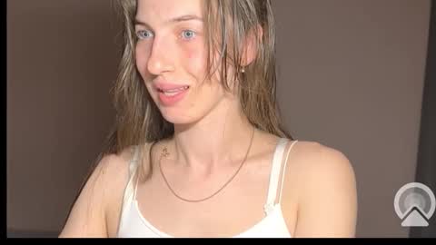 Snapshot of prettyyy_angel chatting on 09/24/25, 06:33 prettyyy_angel online show from 09/24/25, 06:33