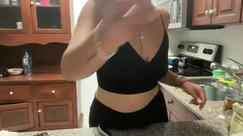 prettyyykittyyy22 online show from 10/31/25, 12:22