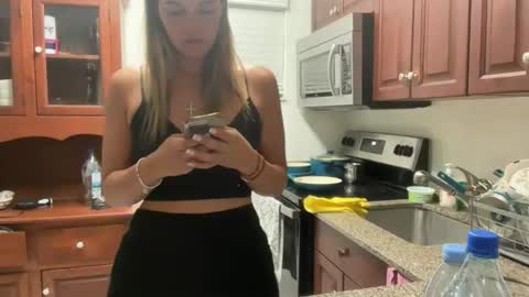 prettyyykittyyy22 online show from 11/08/25, 12:11