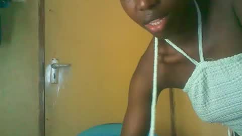 prettyzuzu online show from 11/18/25, 08:30