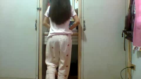 Snapshot of prety784828 chatting on 08/05/26, 05:43 prety784828 online show from 08/05/26, 05:43