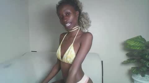 Snapshot of pretylittle11 chatting on 05/25/26, 03:18 PRETY online show from 05/25/26, 03:18