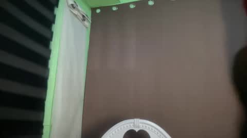 Snapshot of pricelessbeautyxxx chatting on 12/22/25, 01:08 TINA online show from 12/22/25, 01:08