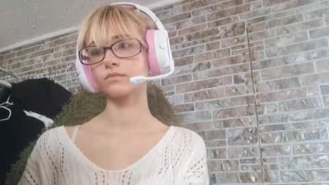 Stella online show from 03/25/26, 09:48