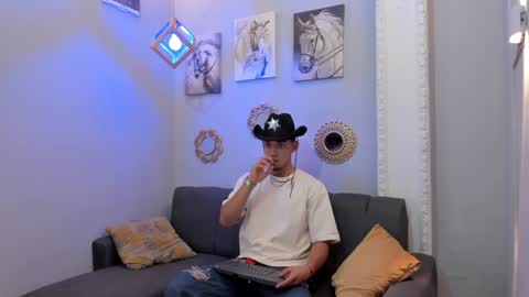 prince_arthur77 online show from 02/08/25, 12:39