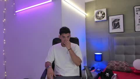 prince_arthur77 online show from 02/22/25, 12:51