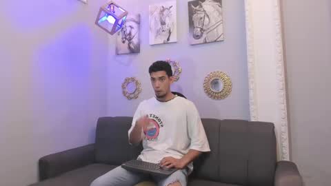 prince_arthur77 online show from 03/06/25, 12:41