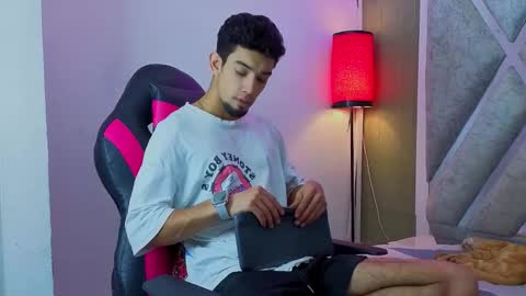 prince_arthur77 online show from 02/18/26, 01:51