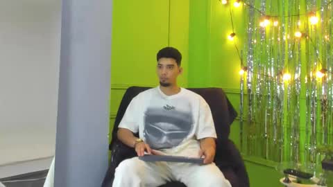 prince_arthur77 online show from 03/29/26, 04:12