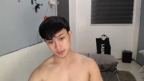 Snapshot of princeadrianx chatting on 11/28/25, 06:43 Prince Adrian online show from 11/28/25, 06:43