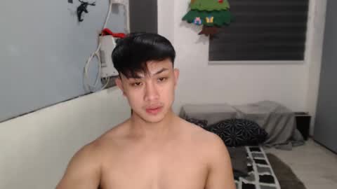 Snapshot of princeadrianx chatting on 12/17/25, 06:14 Prince Adrian online show from 12/17/25, 06:14