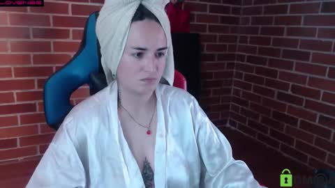 Leia online show from 11/30/25, 01:15