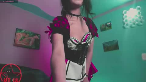 Snapshot of princesita_valija chatting on 10/11/25, 04:44 Beth online show from 10/11/25, 04:44