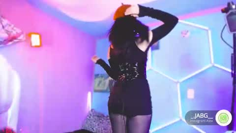 Snapshot of princesita_valija chatting on 10/17/25, 01:09 Beth online show from 10/17/25, 01:09